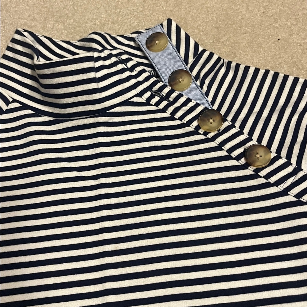 Vineyard vines - Picture 2 of 2
